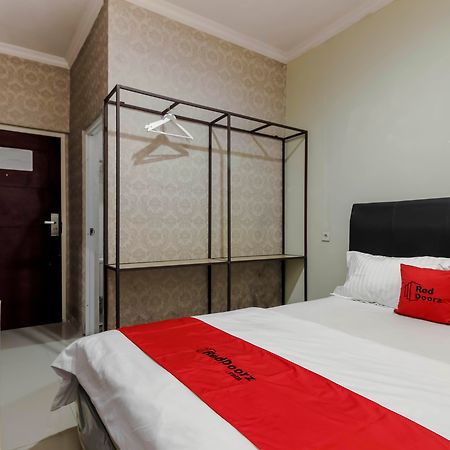Reddoorz Plus Near Lippo Cikarang Mall Bekasi Kültér fotó