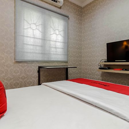 Reddoorz Plus Near Lippo Cikarang Mall Bekasi Kültér fotó
