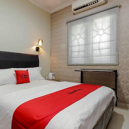 Reddoorz Plus Near Lippo Cikarang Mall Bekasi Kültér fotó