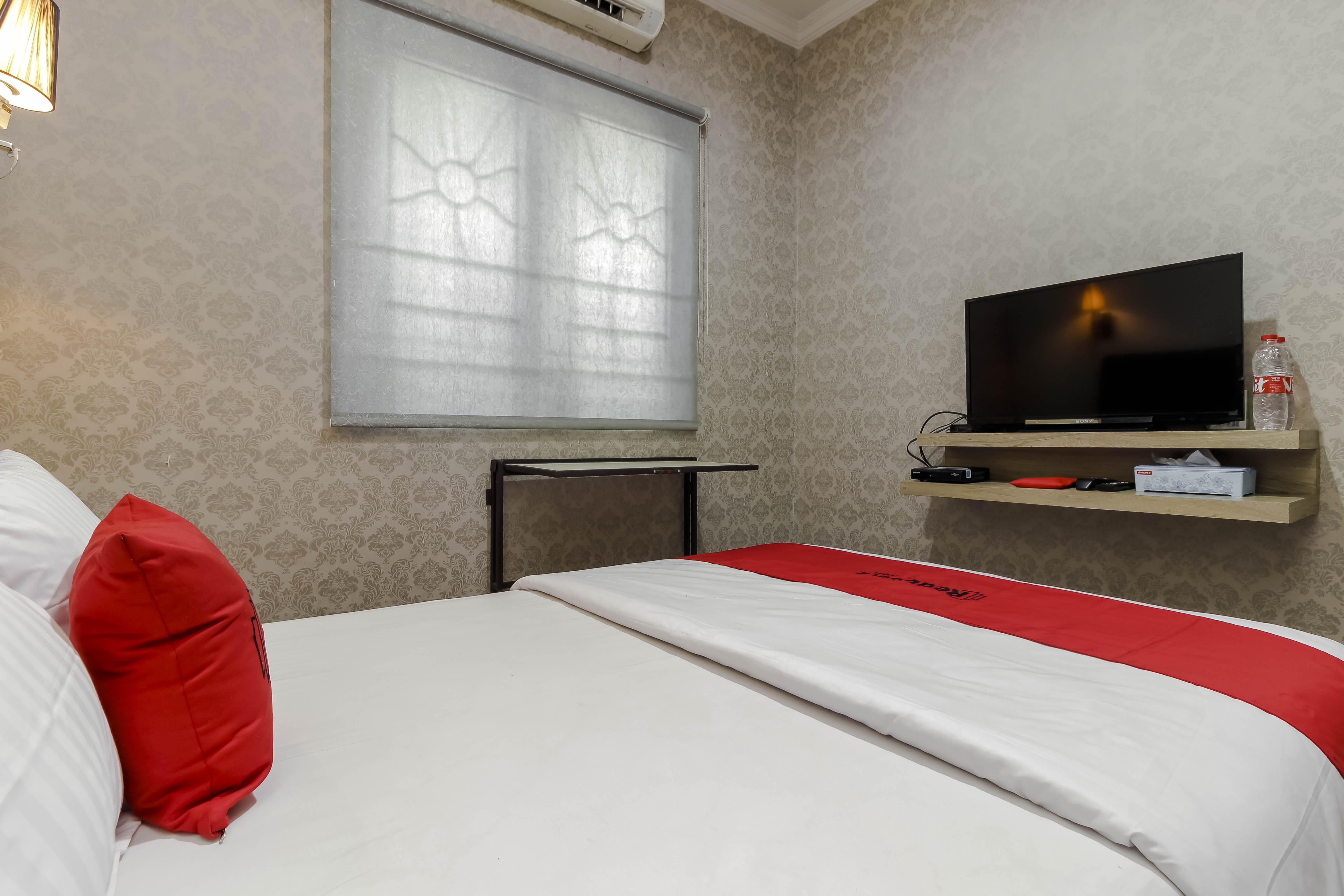 Reddoorz Plus Near Lippo Cikarang Mall Bekasi Kültér fotó
